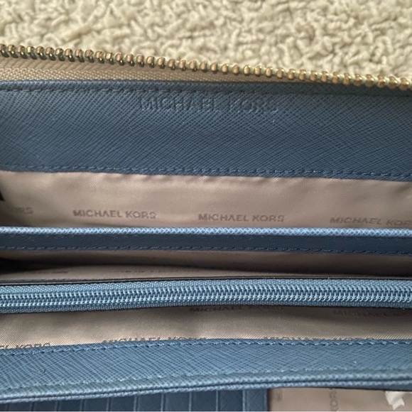 Michael Kors Jet Set Travel Continental Long Wallet - Picture 3 of 8